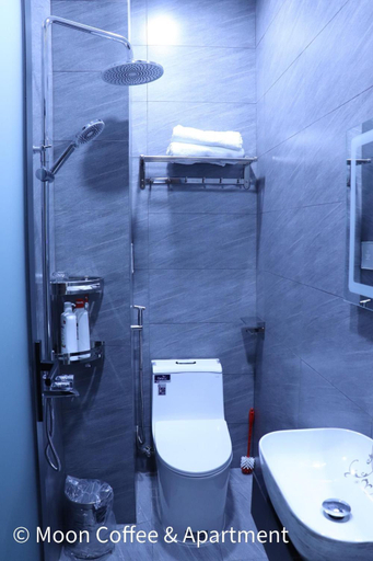 Bathroom, MOON APARTMENT, Bình Thạnh