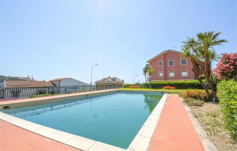 Awesome Apartment, Imperia
