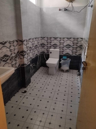 Bathroom 3, Hotel Shwetambara, Uttarkashi