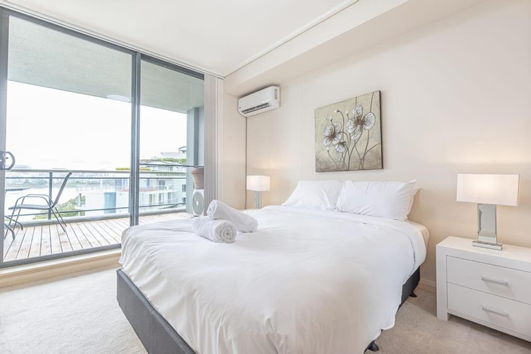 Bedroom 1, Cozy 2BD Apt w Waterview near Olympic Park, Auburn