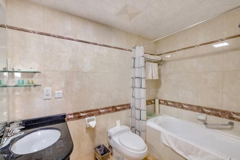 Bathroom 4, Lakeside Garden Wudelou Hotel, Wuhan