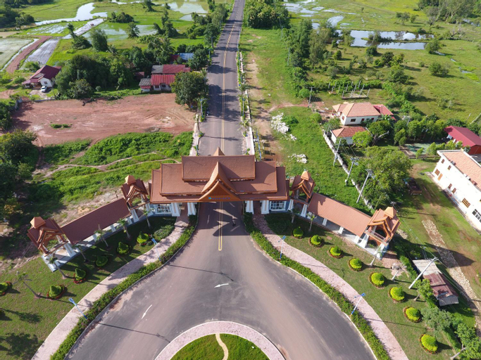 Swan Lake Hotel, Thoulakhom