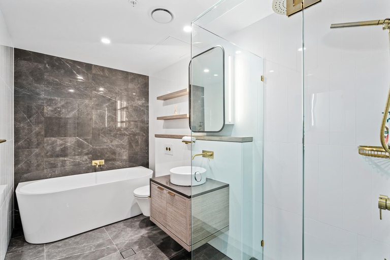 Bathroom 14