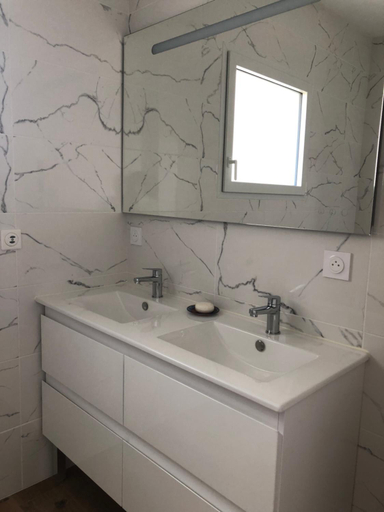 Bathroom 3, Chez Yolande, Finistère