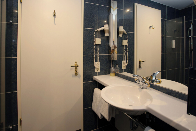 Bathroom 4, City Hotel Frankfurt am Main Bad Vilbel, Wetteraukreis