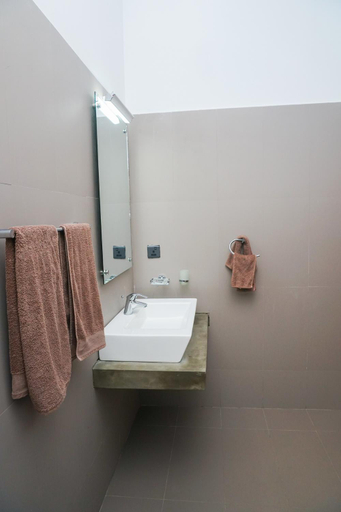 Bathroom 3, Victoria Hideout, Medadumbara