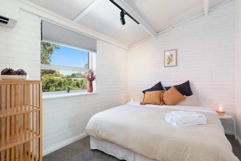 Bedroom 2, Woof - Grab the kids, Let's go! Cafes, Shops & Fun!, Adelaide