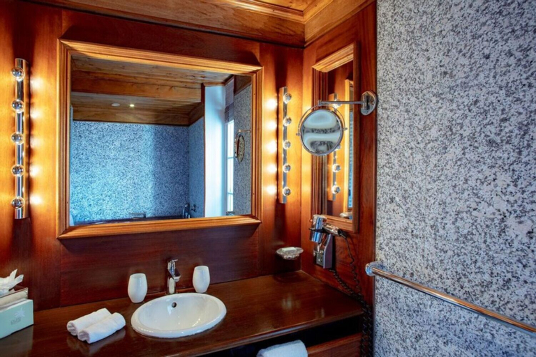 Bathroom 5