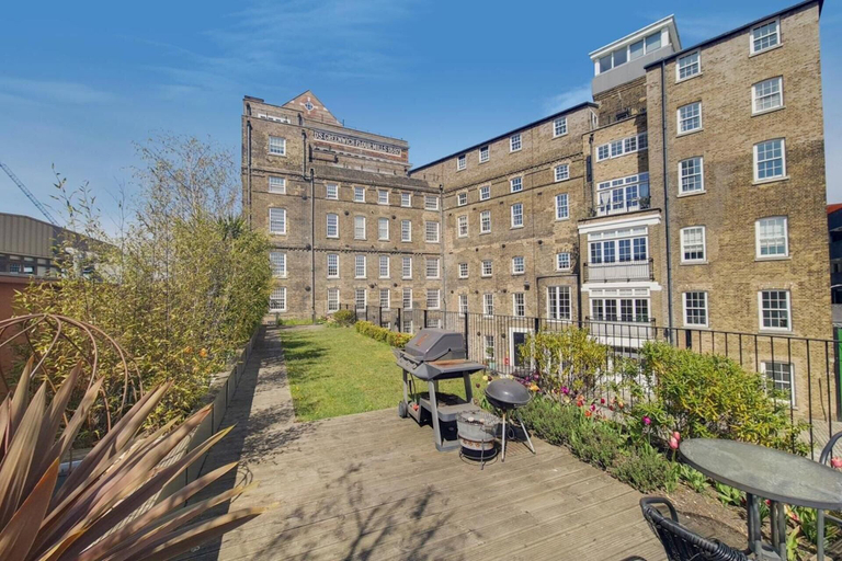 Others 5, Apt - Sleeps 4 - Pets Ok - Roof Garden, London