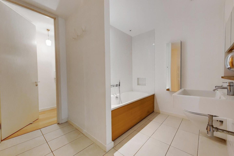 Others 3, Apt - Sleeps 4 - Pets Ok - Roof Garden, London