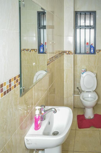 Bathroom 2, Lux Suites Lay Canon Apartments Ngara, Starehe