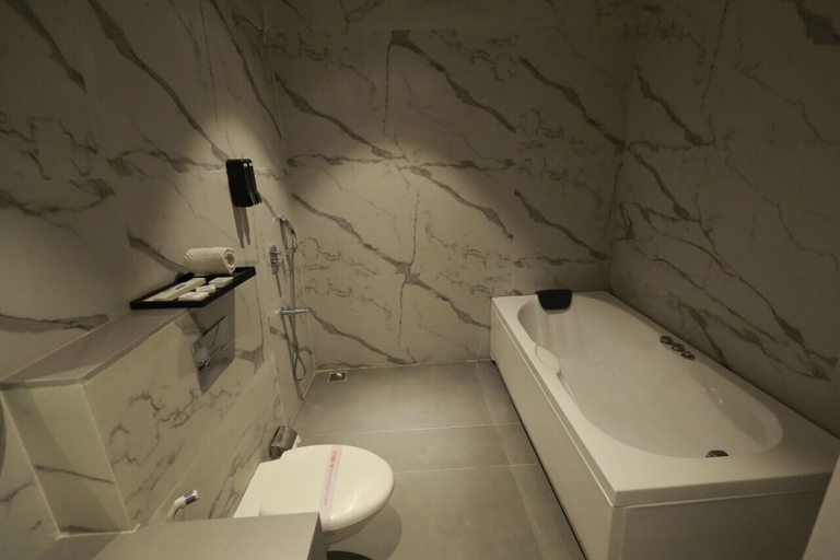 Bathroom 5, HOTEL RED DIAMOND, Bilaspur