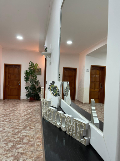 Others 2, Mabel Rooms, Durrësit