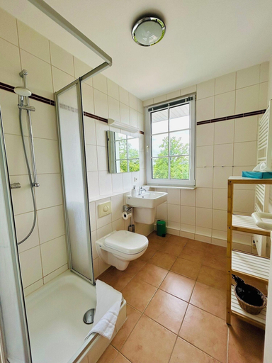 Bathroom, Krugers Gutsstube, Märkisch-Oderland