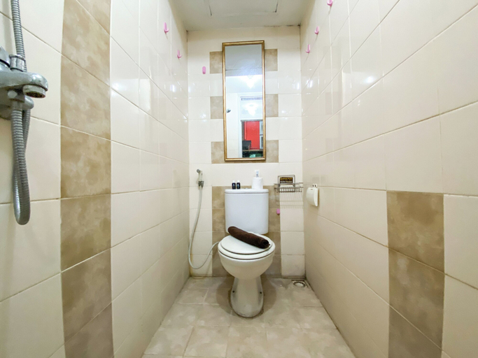 Bathroom 3, Modern Heights 2Br At The Edge Bandung Apartment, Cimahi