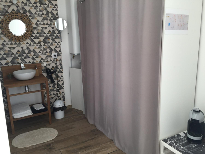 Bathroom 2, Au Petit Bueix, Var