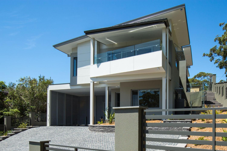 Exterior & Views
