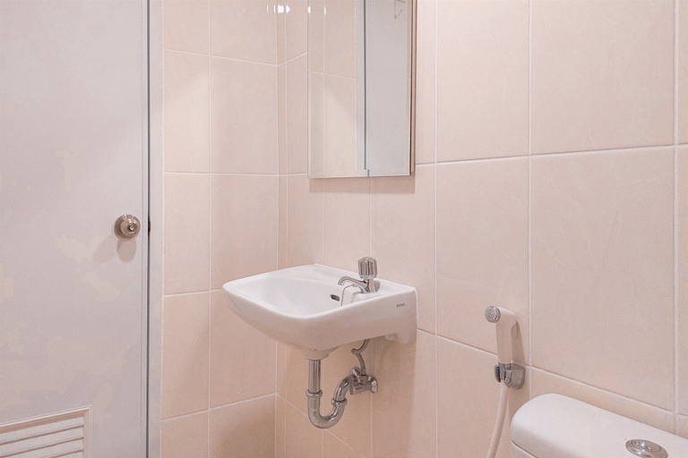Bathroom 5, Comfort Living 2Br Apartment At M-Town Residence, Tangerang