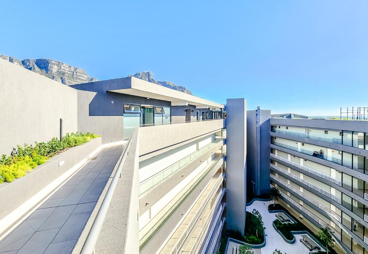 Others 5, Newlands Peak - Elegance, City of Cape Town