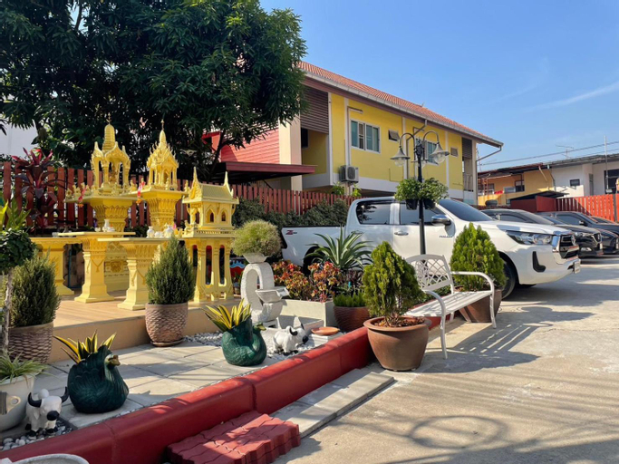 Exterior 11