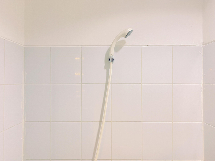 Bathroom 3, Warm And Simply Studio Gunung Putri Square Apartment, Bogor