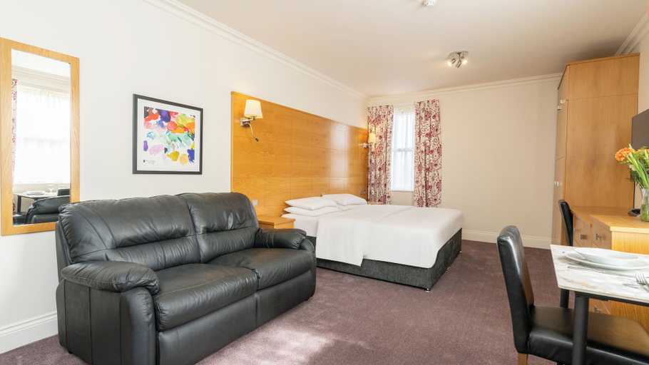 Others 4, Teddington Lodge, London