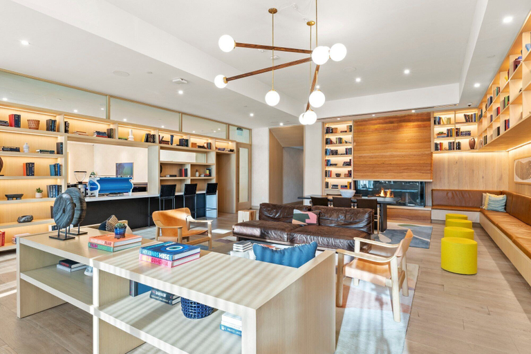 Food & Drinks, Rainey St 1BR | Heated Pool | Gym | Bar | DT ATX, Travis
