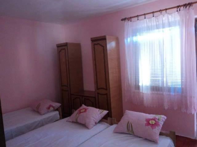 5, Sobe Knezevic