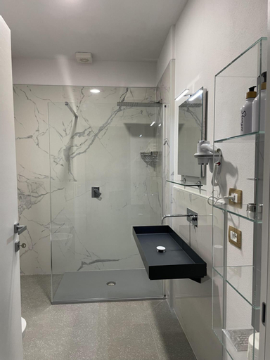 Bathroom 13
