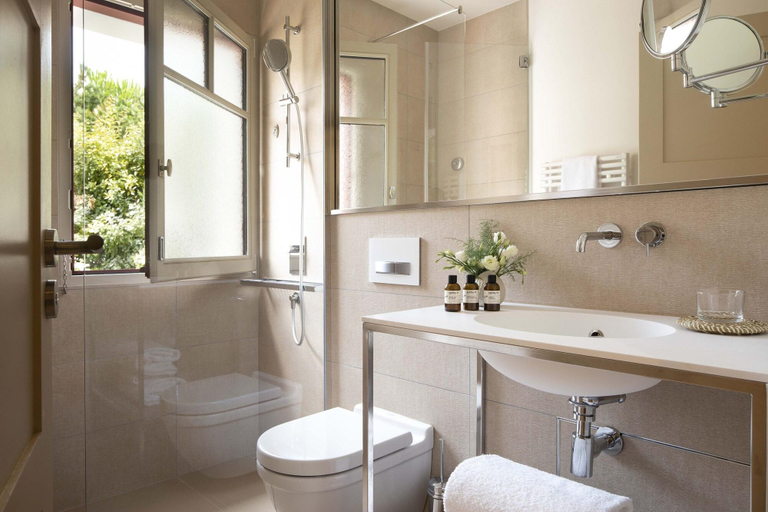 Bathroom 4, Villa Du Pyla, Gironde