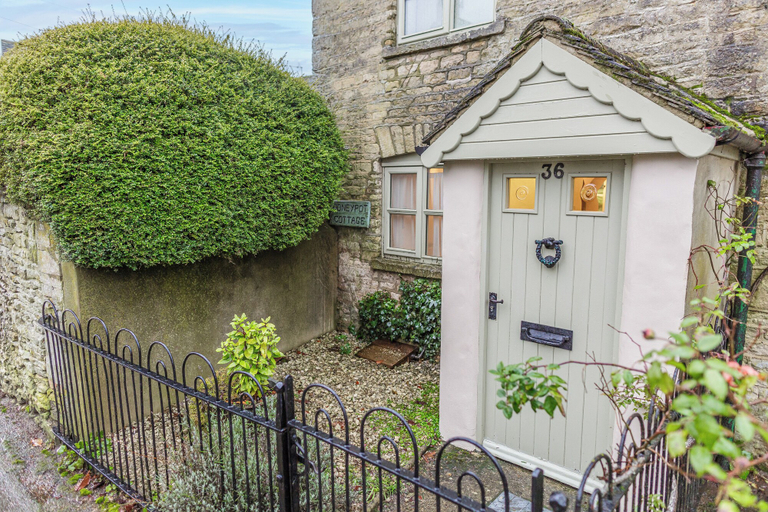 Exterior & Views 2, Honeypot Cottage-Lovely Bolthole in Stow, Gloucestershire
