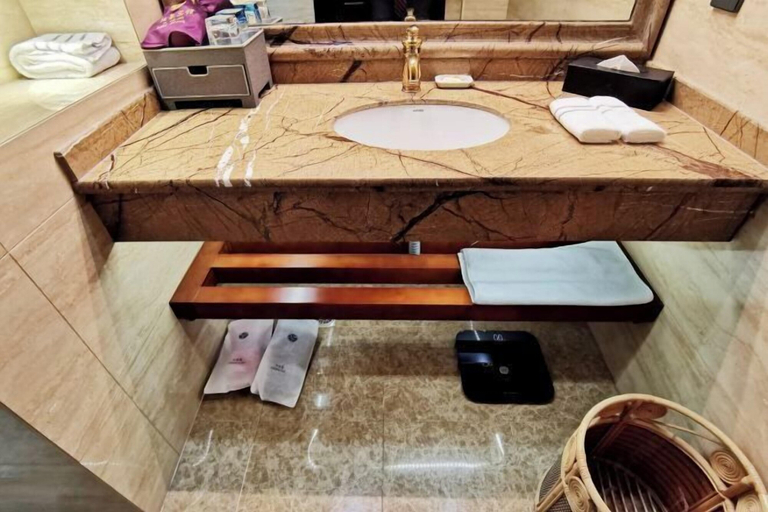 Bathroom 3, Yang Quan Hotel, Yangquan