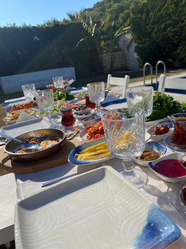 Food & Drinks