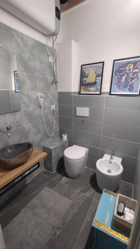 Bathroom 2, Plebiscito Suite Apartment, Napoli