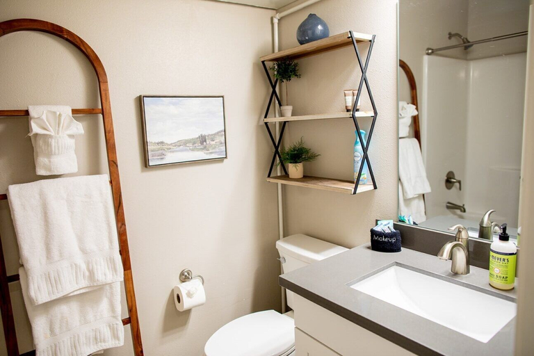 Bathroom 3, Gard Public House Inn & Restaurant, Grant