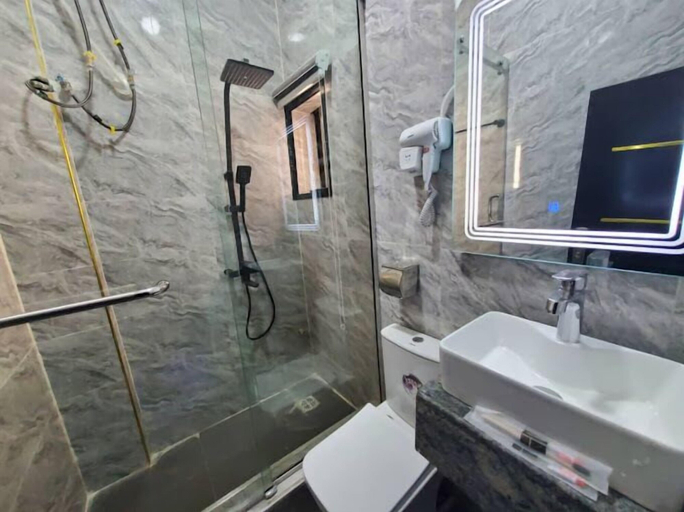 Bathroom 4, De Bullion Hotels and Suites, Enugu East