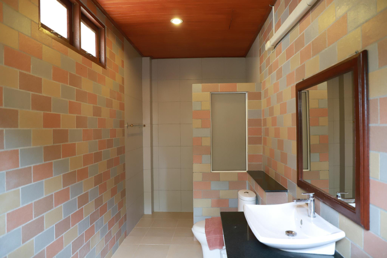 Bathroom 3, Waterside Resort, Pran Buri