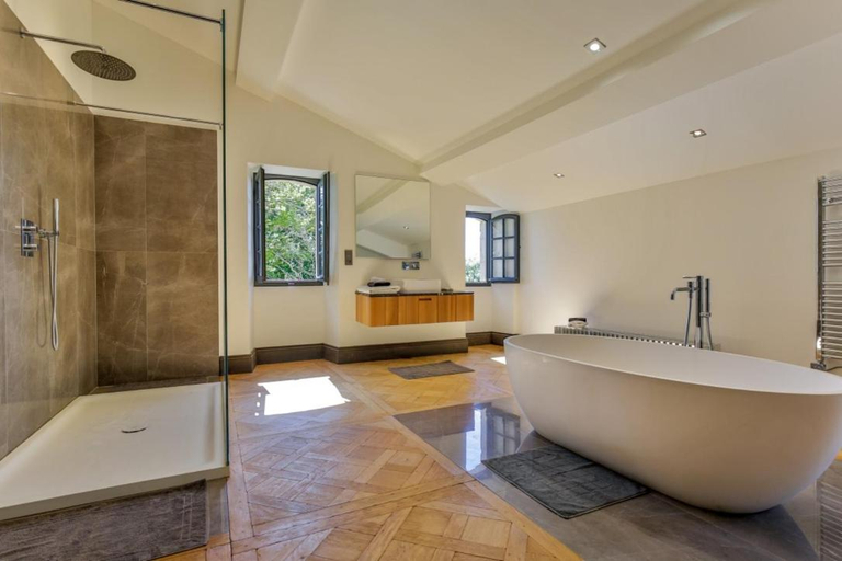 Bathroom 4, Chateau de Lascoups, Dordogne