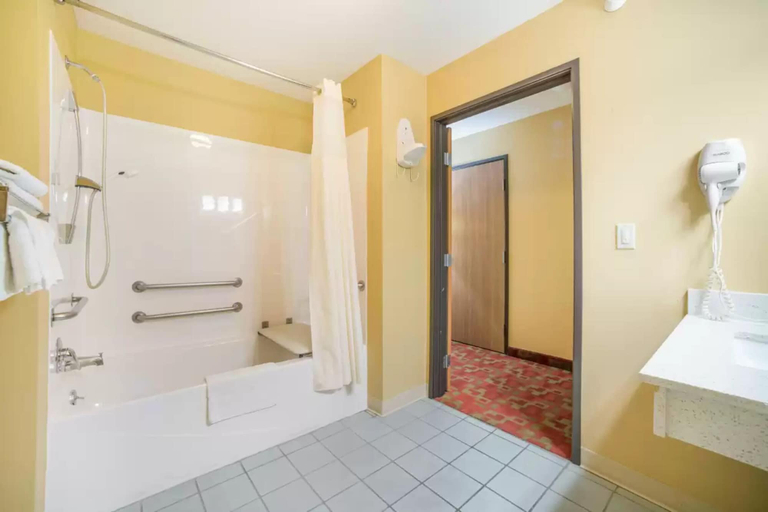 Bathroom 4, Quality Inn O'Fallon - St. Louis - Shiloh, Saint Clair