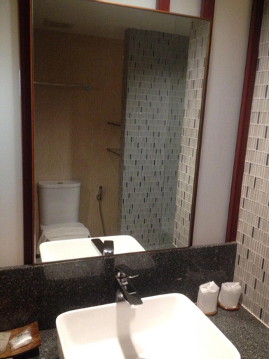 Bathroom 13