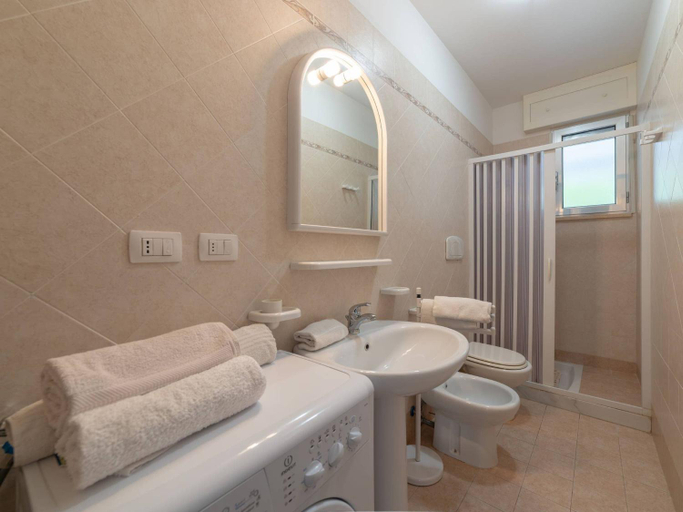 Bathroom 3, Bright Apartment Near The Beach In Otranto, Lecce