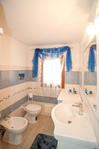 Bathroom 4, Sant'Anna Apartments, Nuoro