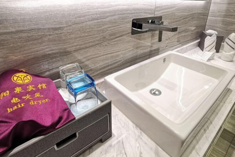 Bathroom 1, Yang Quan Hotel, Yangquan