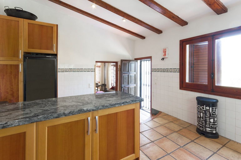 Room 5, Casabra in Ador With 5 Bedrooms and 3 Bathrooms, Valencia