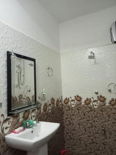 Bathroom 3, Devil mountain villa- kalupahana, Hildummulla