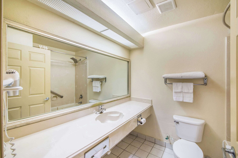 Bathroom 4, Quality Inn Bastrop, Bastrop