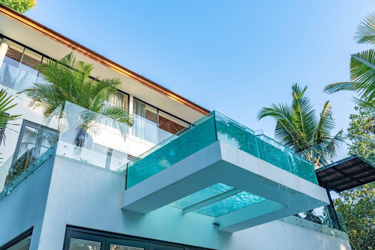 Exterior & Views 13