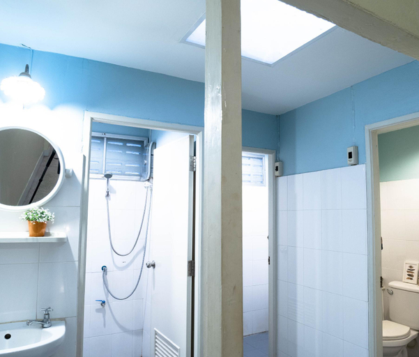 Bathroom 12