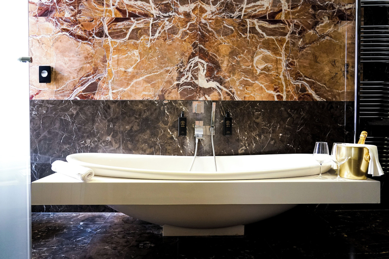 Bathroom 4