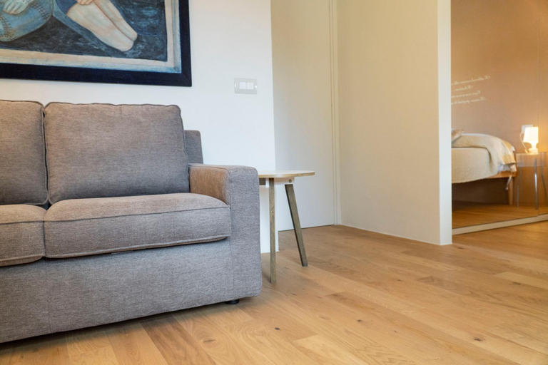 Others 2, Losanna Suites, Livorno